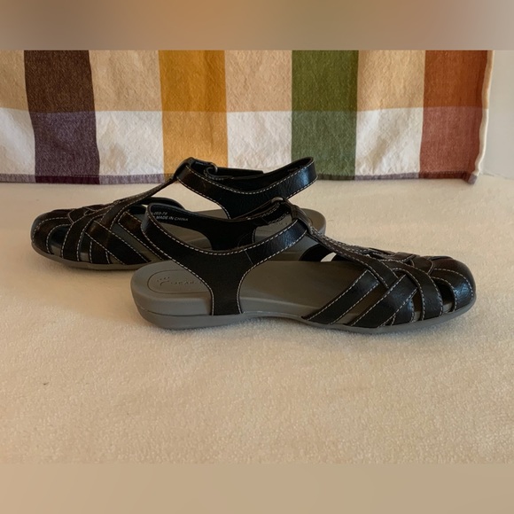 WEAR EVER AMOR BLACK SLIP ON SHOES - SZ 7M - Picture 4 of 6